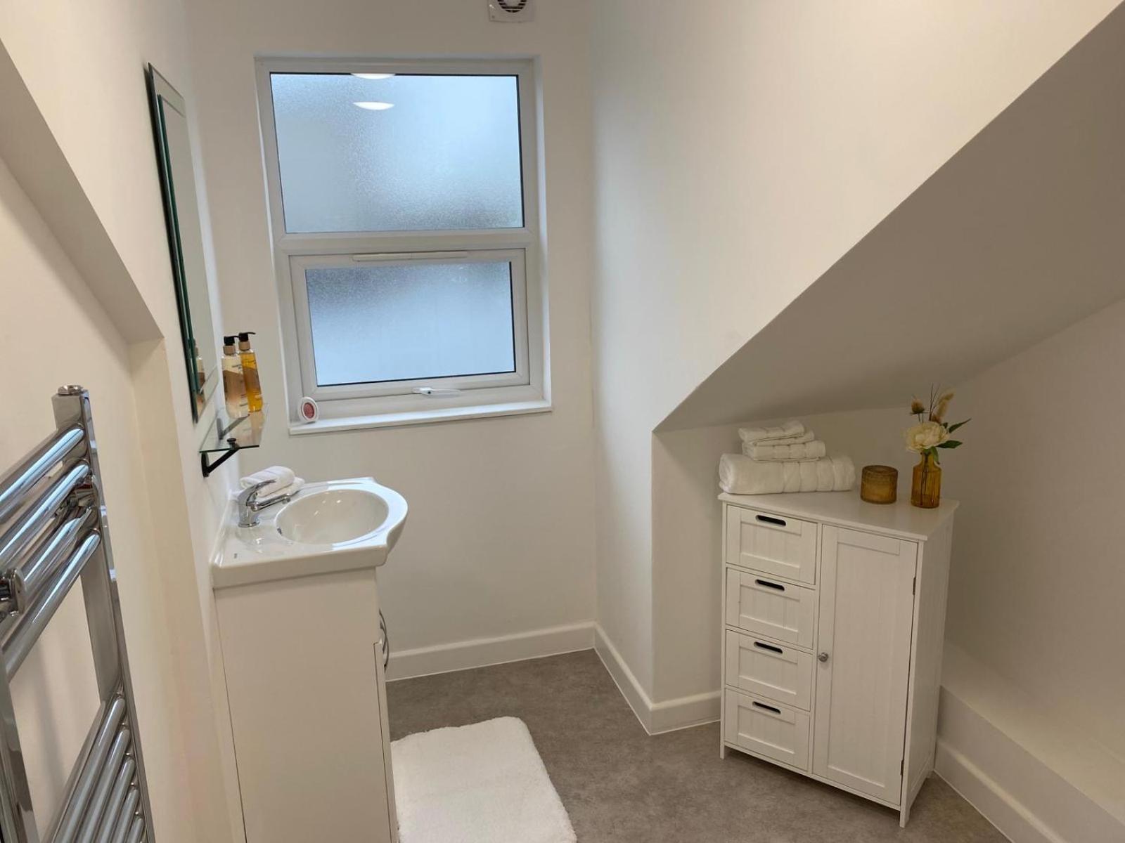 Stylish Apartment In Watford Уотфорд Экстерьер фото