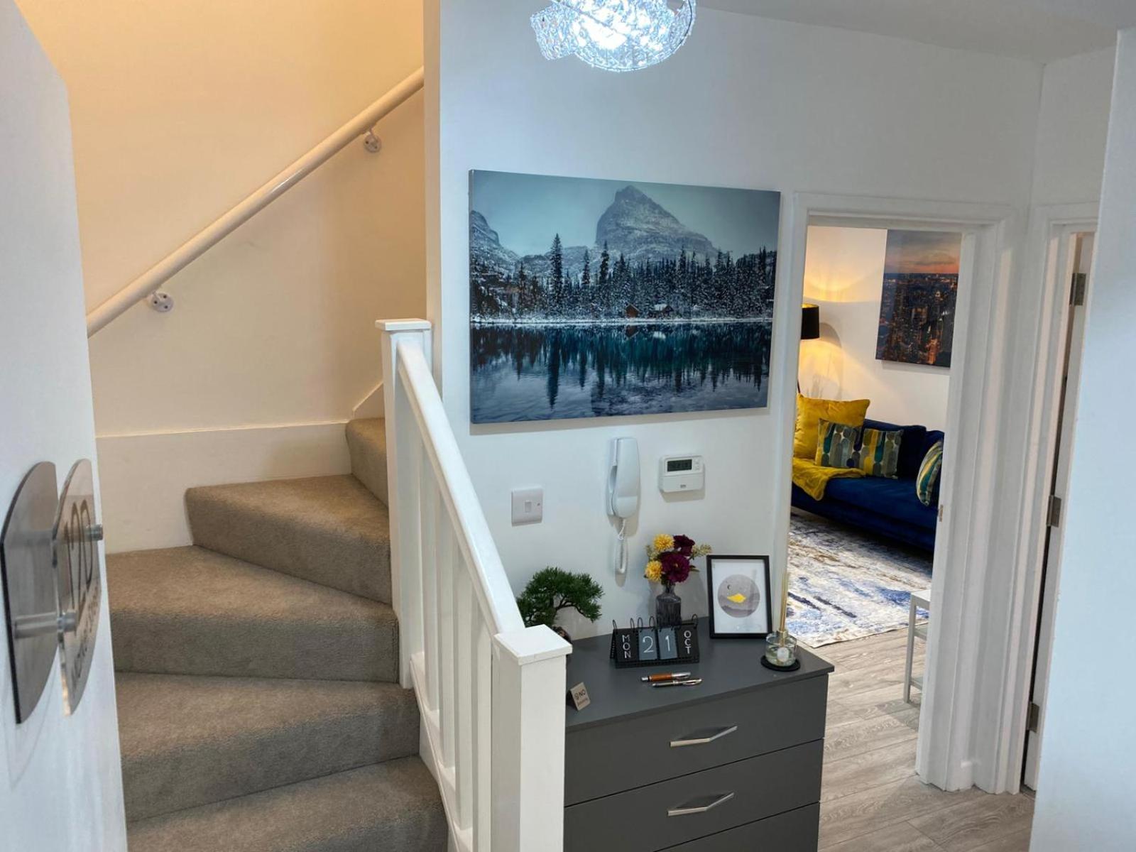 Stylish Apartment In Watford Уотфорд Экстерьер фото